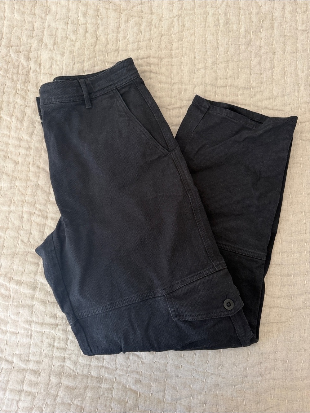 Wilfred Free by Aritzia Cargo Pants Women's 10 Black Wide Leg